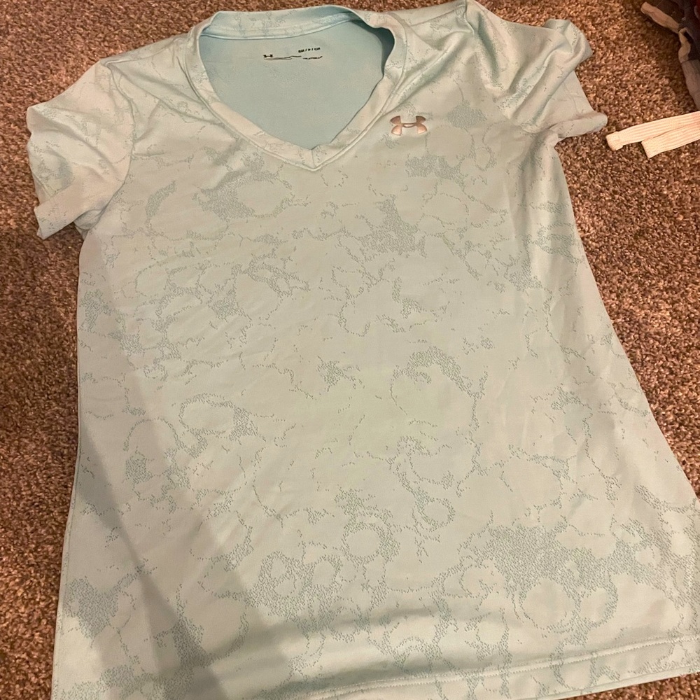 Women’s light blue Under Armour tshirt